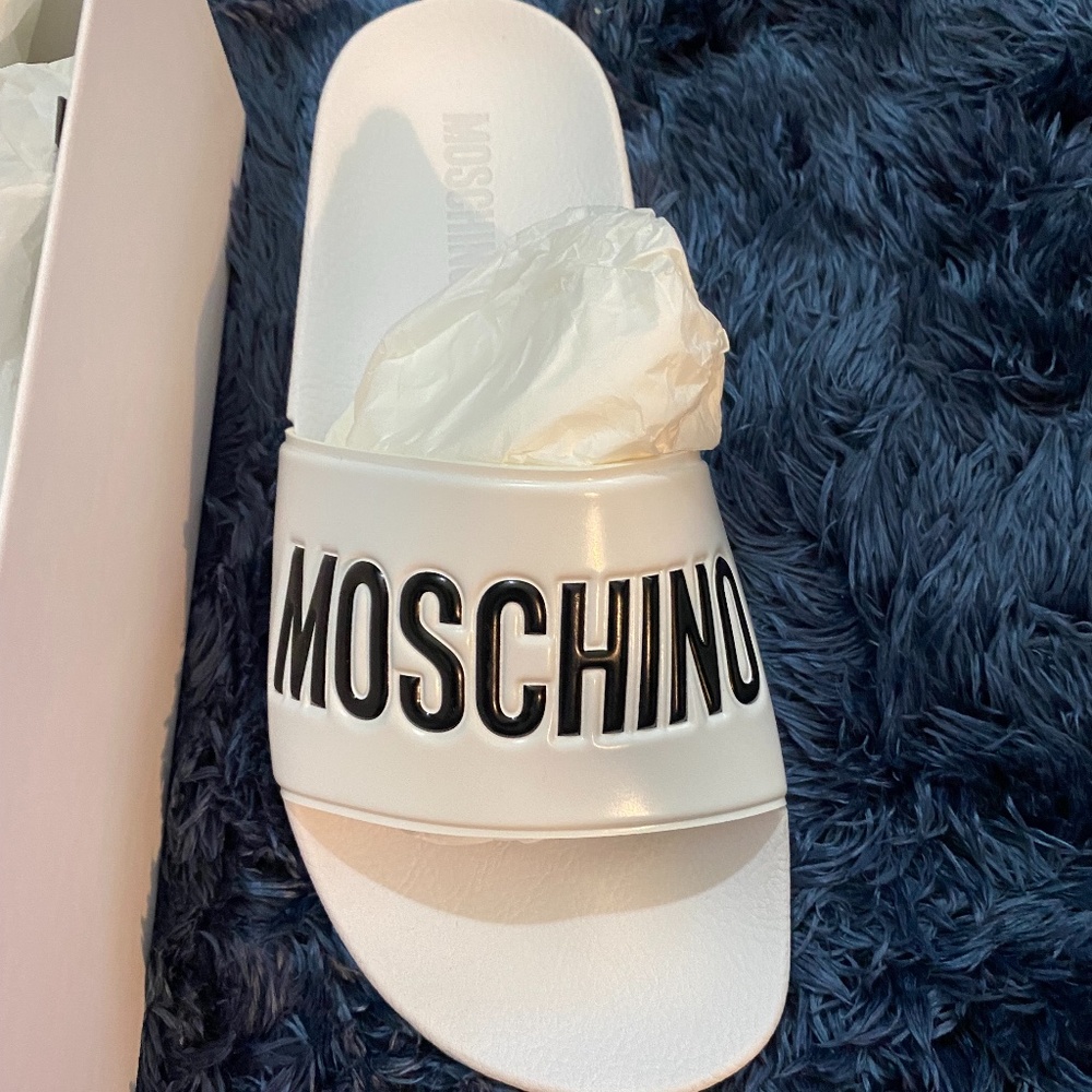 MOSCHINO SLIDES